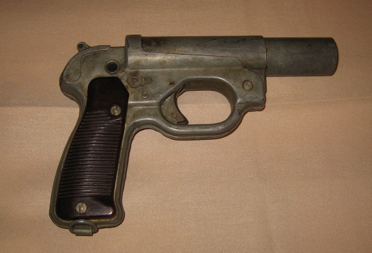 A nice WWII German flare gun. 